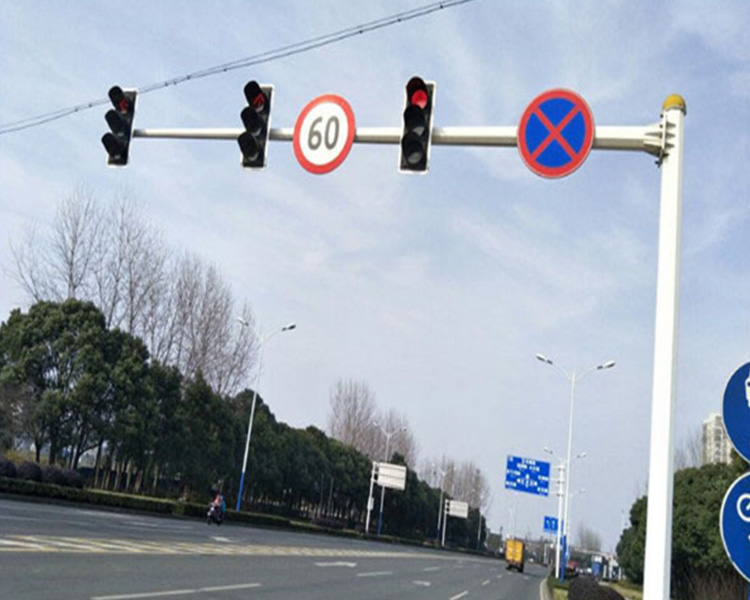 鑫雨杭電器設(shè)備公司咨詢，太原道路監(jiān)控桿應(yīng)該如何挑選？